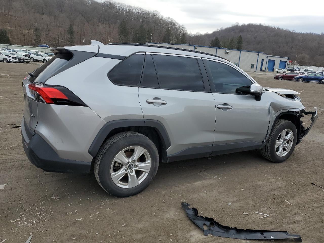 2020 TOYOTA RAV4 XLE - Image 3