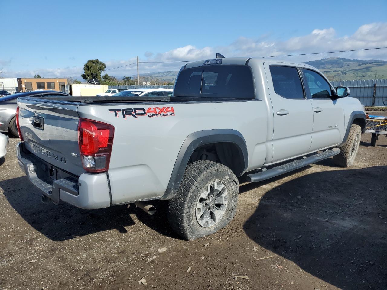 2019 TOYOTA TACOMA DOU - Фото 3