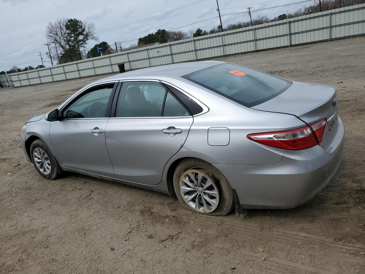 2017 TOYOTA CAMRY LE - Фото 2