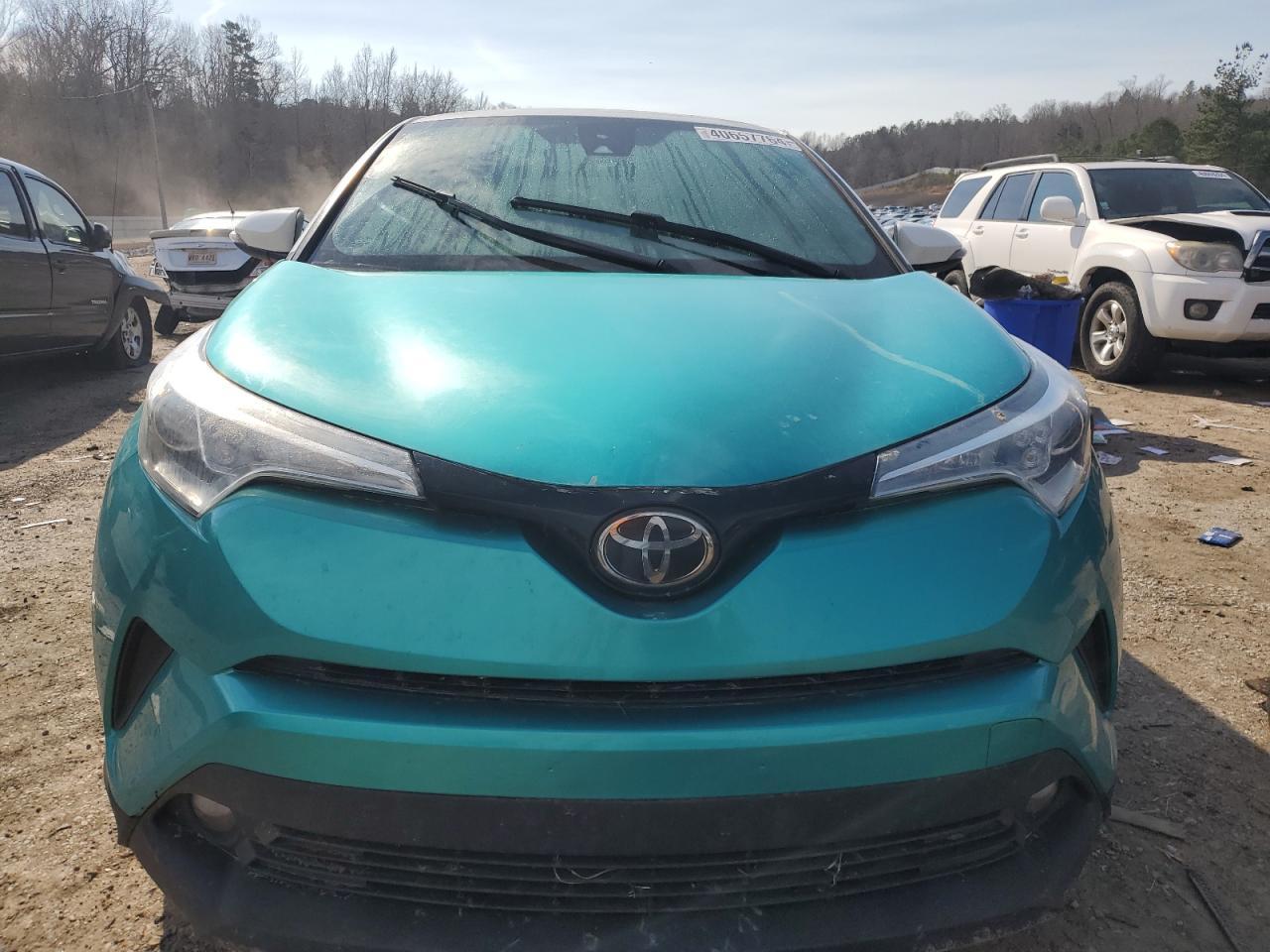 2018 TOYOTA C-HR XLE - Image 5