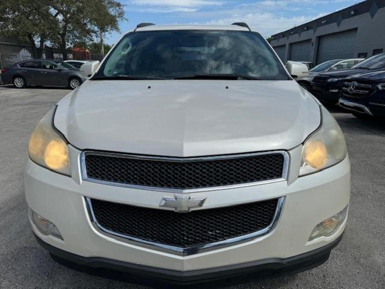 2011 CHEVROLET TRAVERSE L - Фото 5