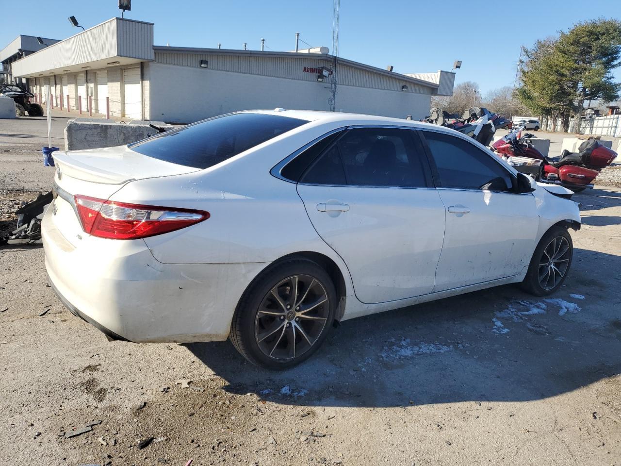 2016 TOYOTA CAMRY LE - Фото 3