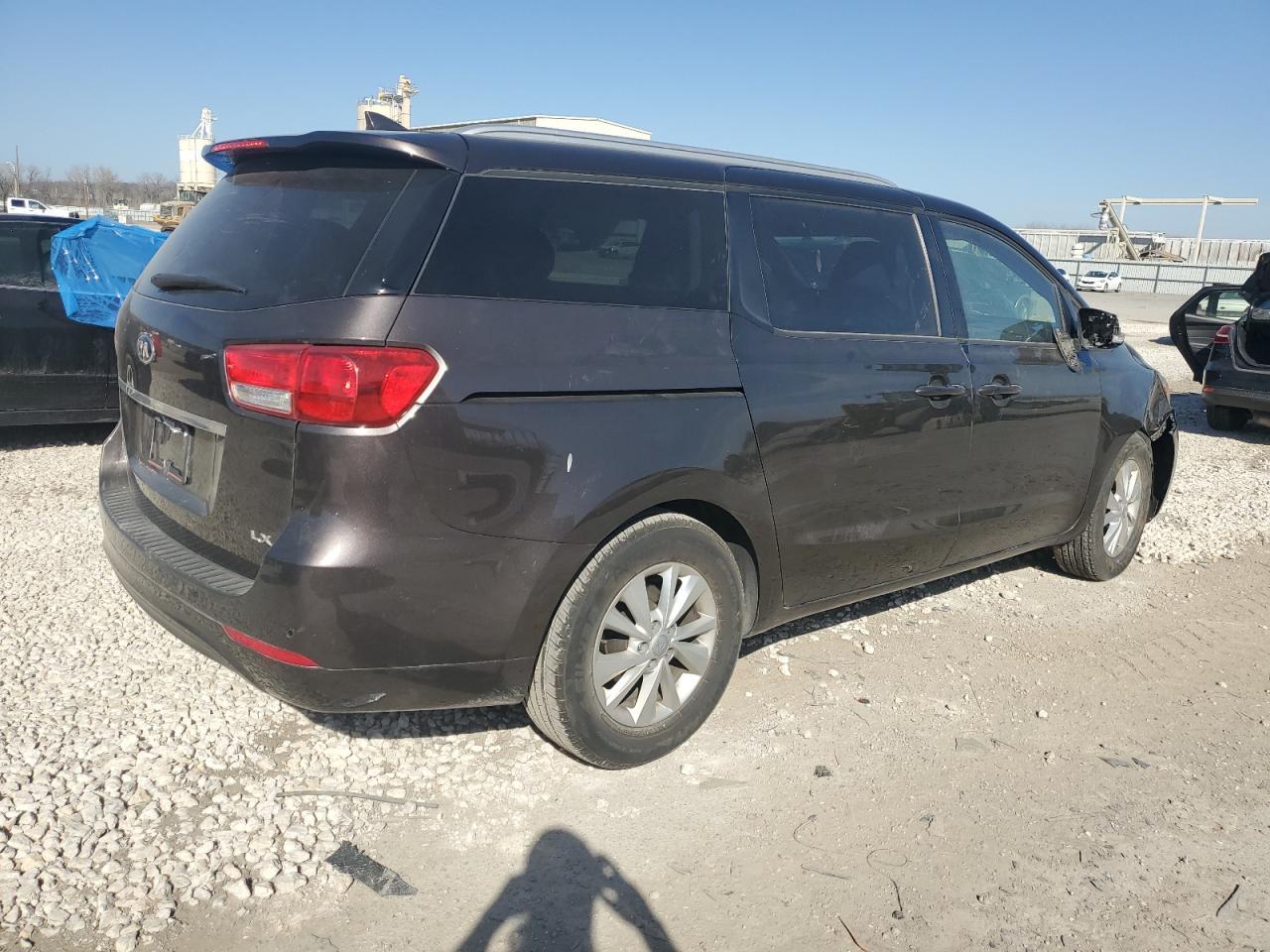 2017 KIA SEDONA LX - Image 3