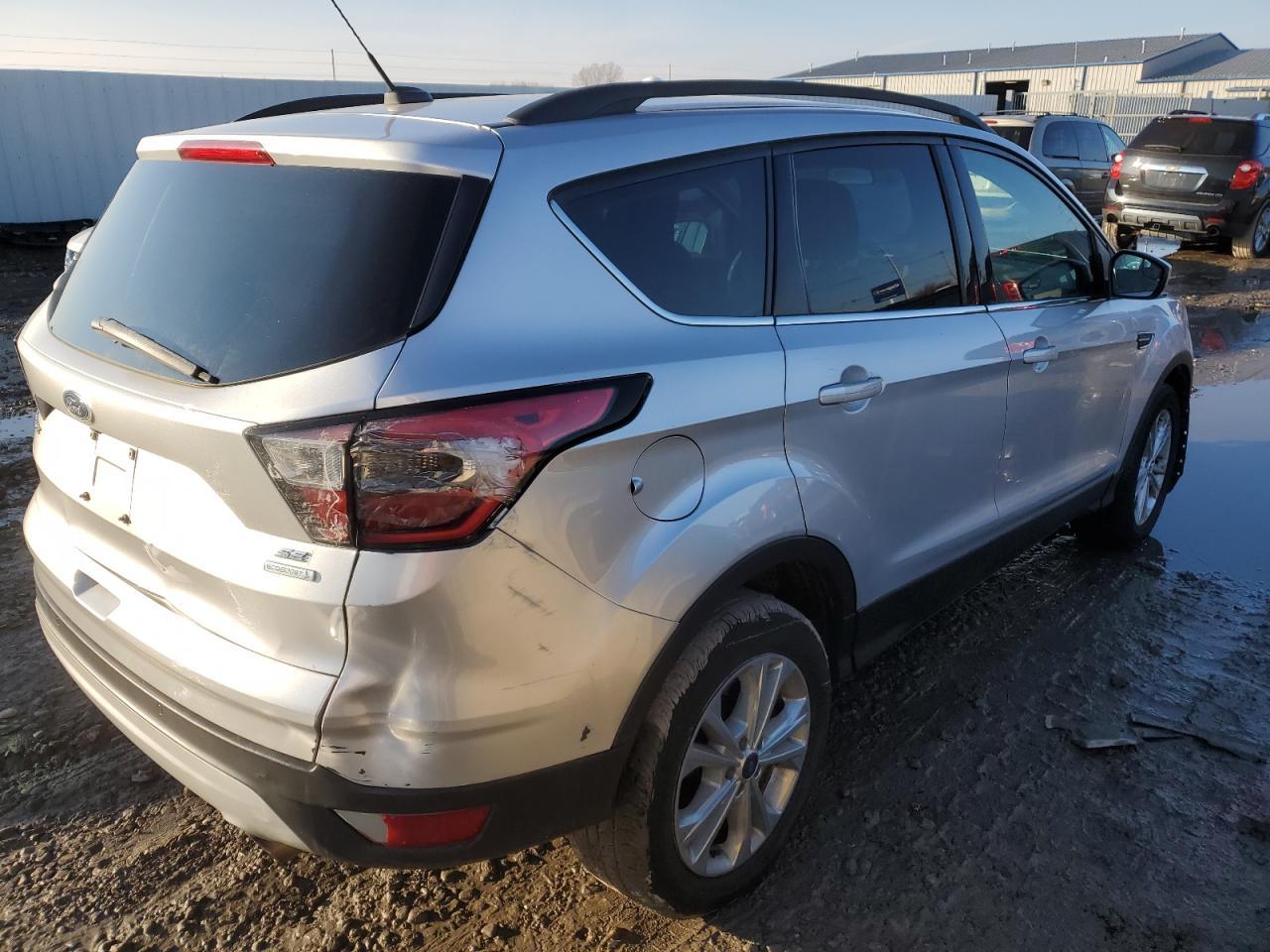 2017 FORD ESCAPE SE - Фото 3