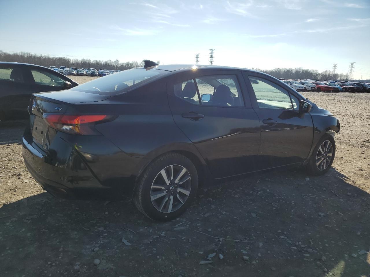 2021 NISSAN VERSA SV - Фото 3