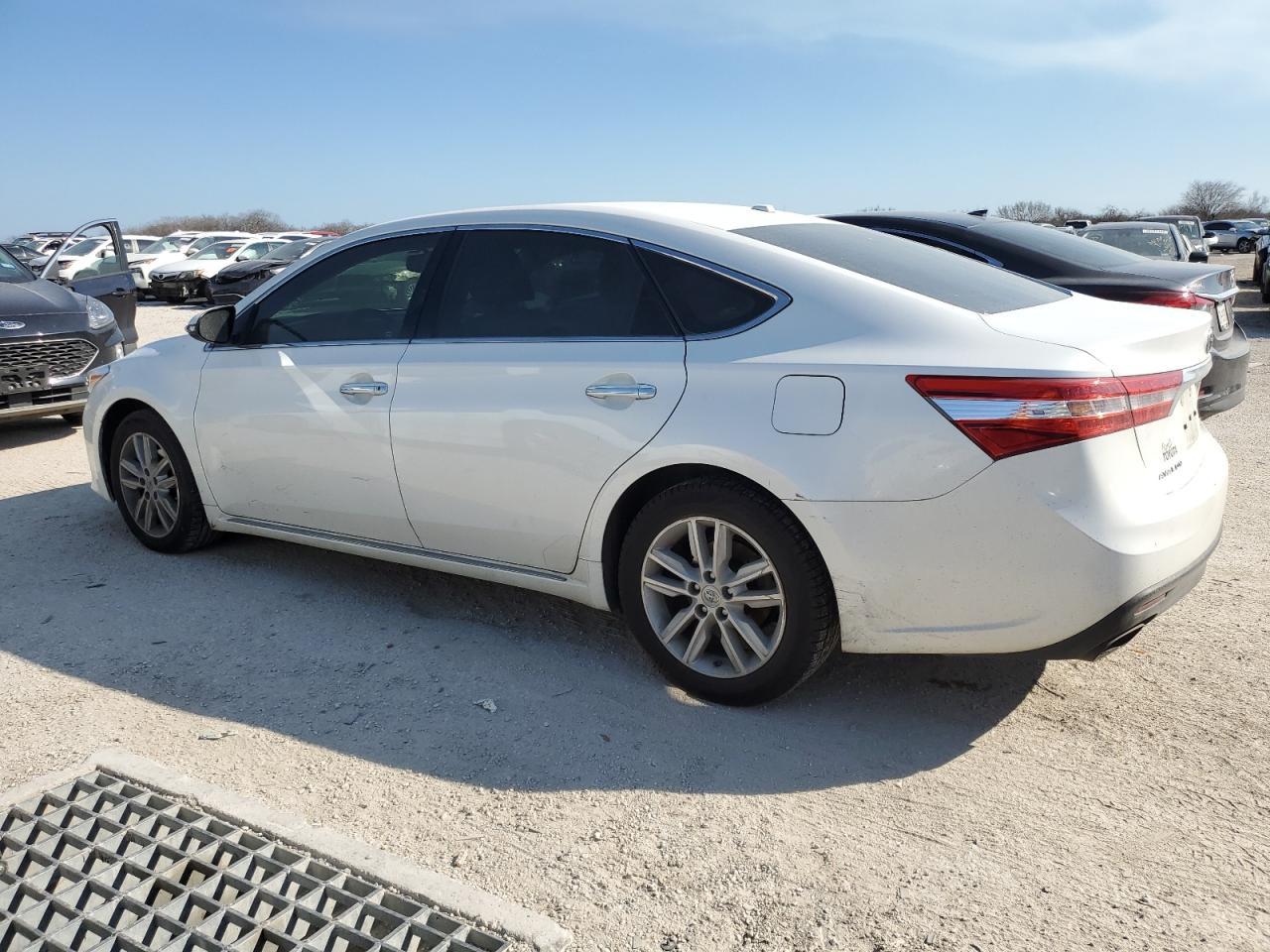 2015 TOYOTA AVALON XLE - Image 2