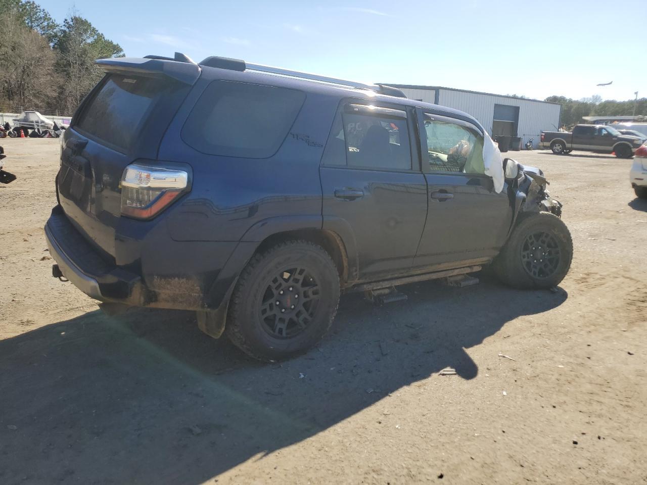 2018 TOYOTA 4RUNNER SR - Image 3