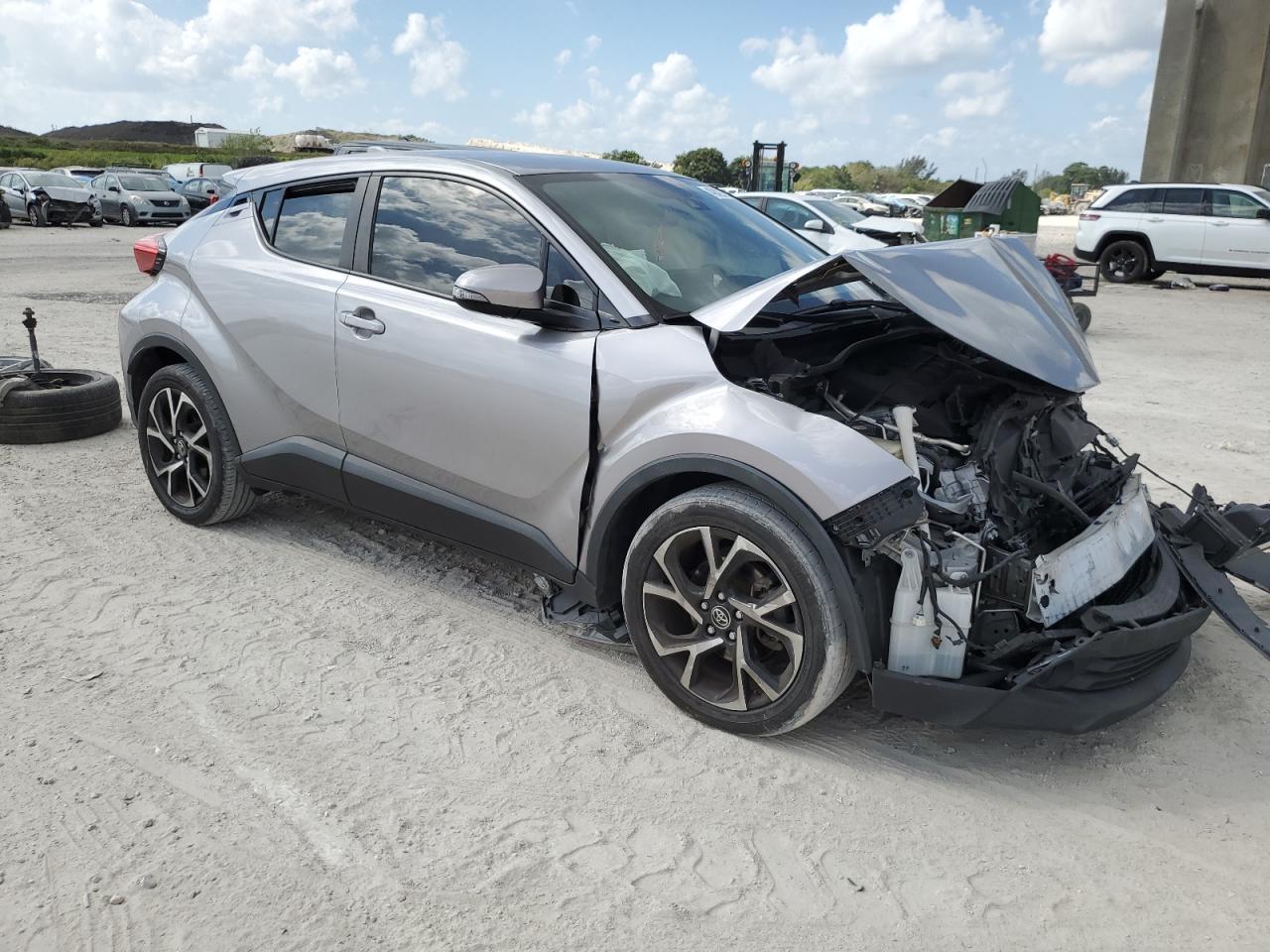 2019 TOYOTA C-HR XLE - Фото 4