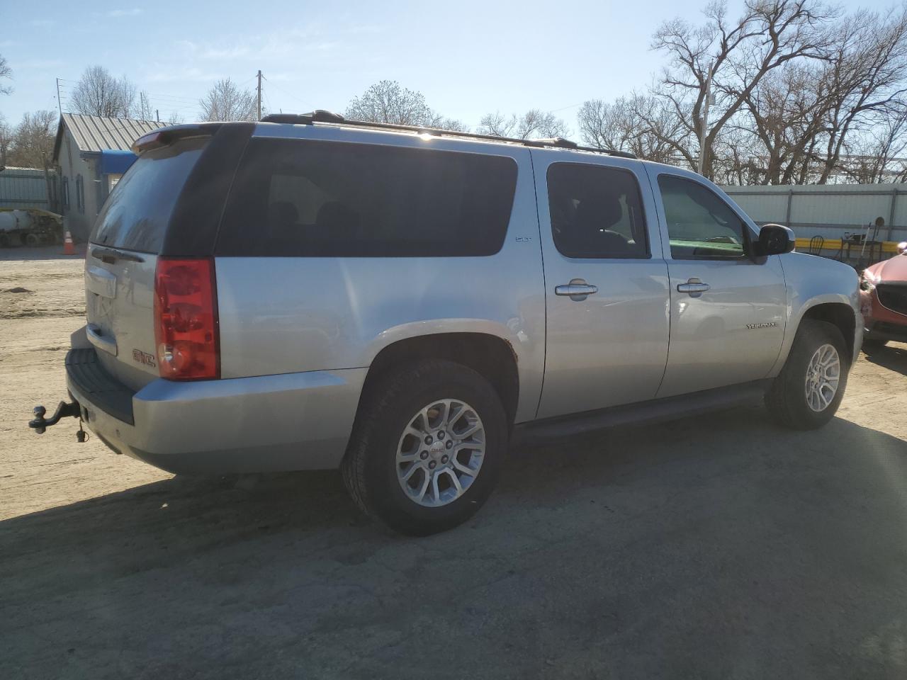 2012 GMC YUKON XL C - Image 3
