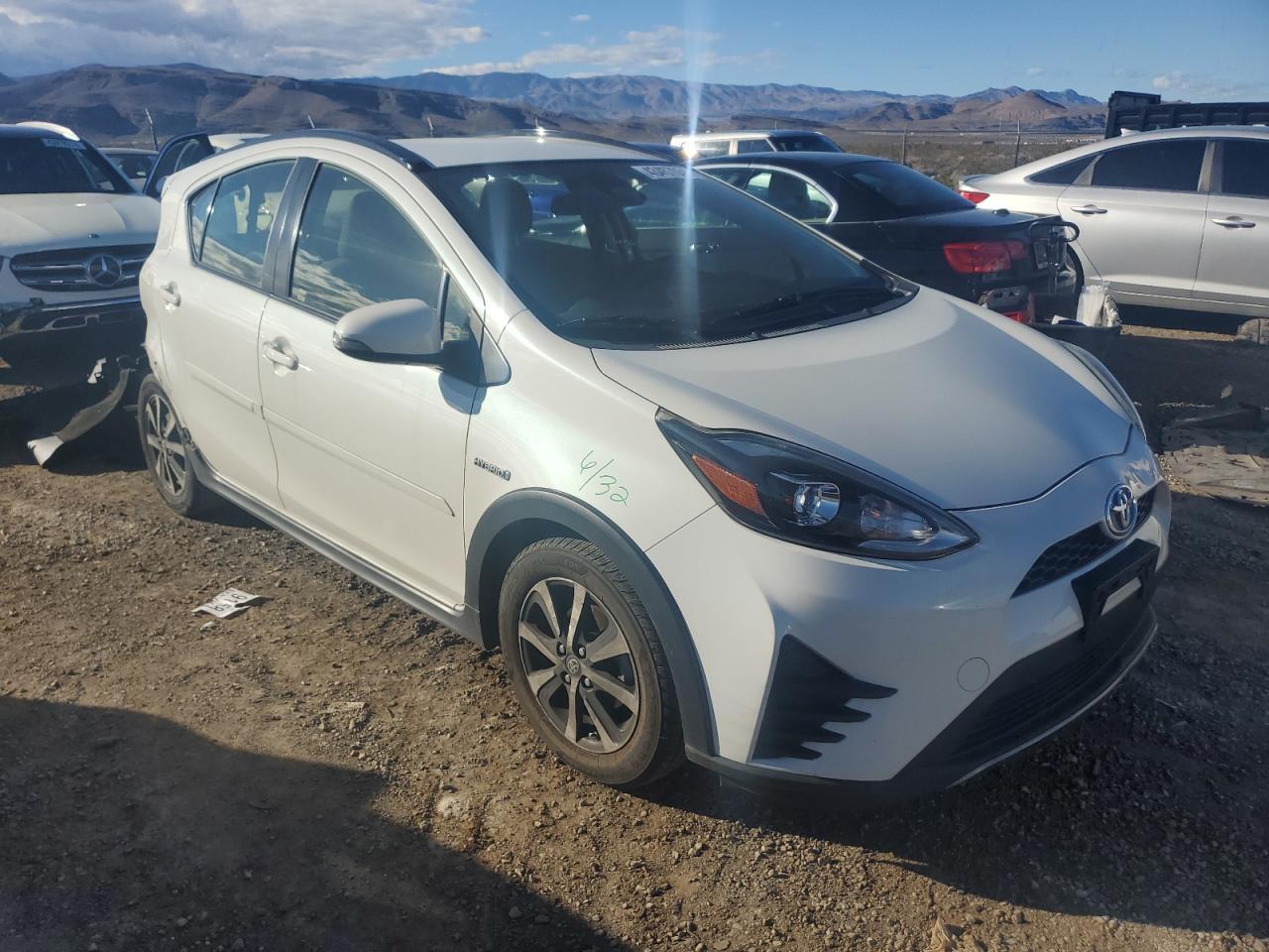 2018 TOYOTA PRIUS C - Image 4