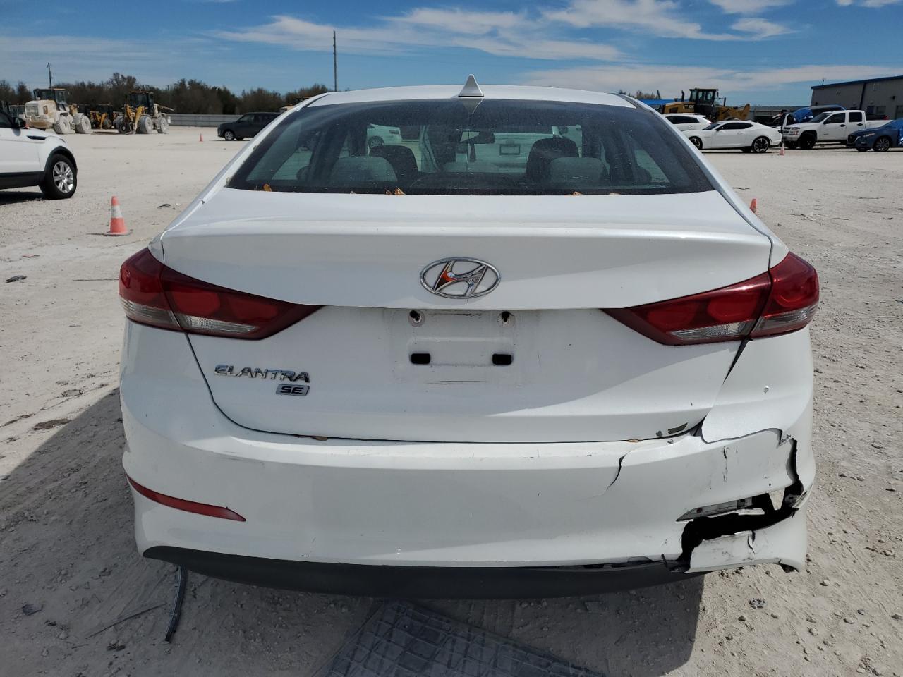2017 HYUNDAI ELANTRA SE - Фото 6