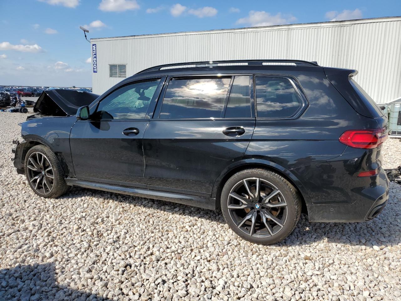 2022 BMW X7 XDRIVE4 - Фото 2