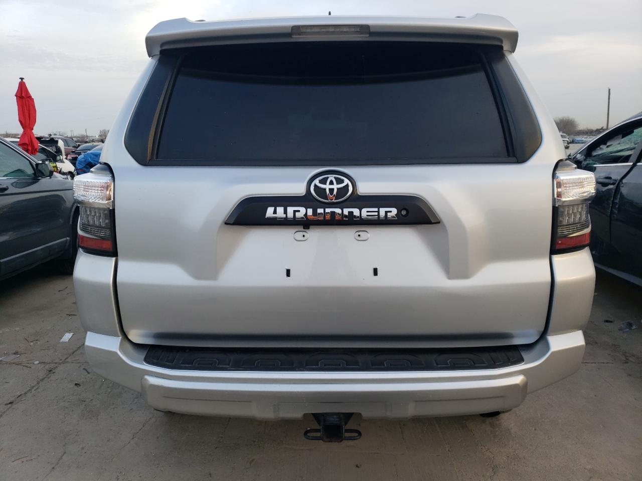2017 TOYOTA 4RUNNER SR - Image 6