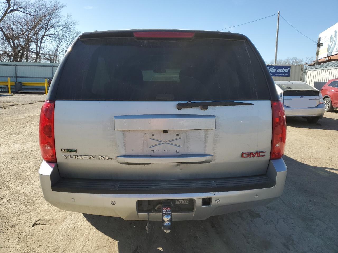 2012 GMC YUKON XL C - Image 6