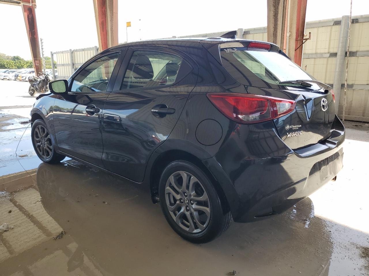 2020 TOYOTA YARIS LE - Фото 2