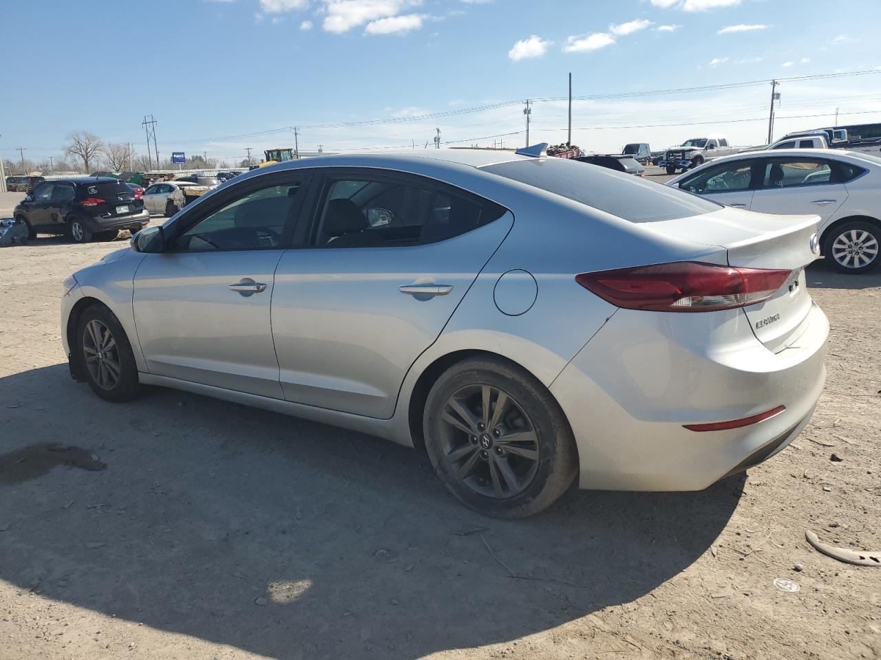 2018 HYUNDAI ELANTRA SE - Фото 2