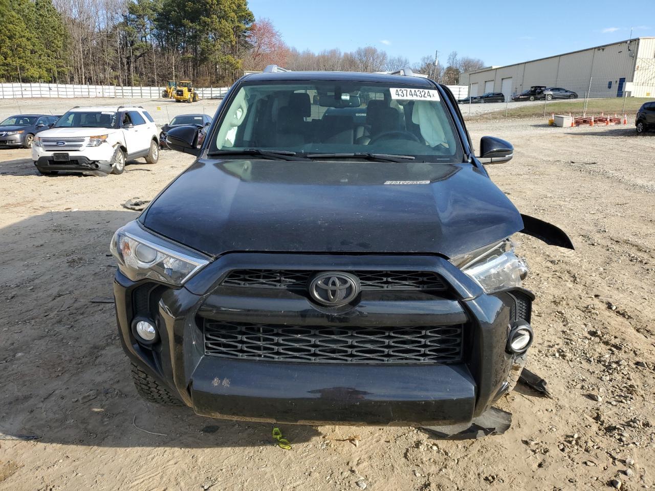 2018 TOYOTA 4RUNNER SR - Image 5
