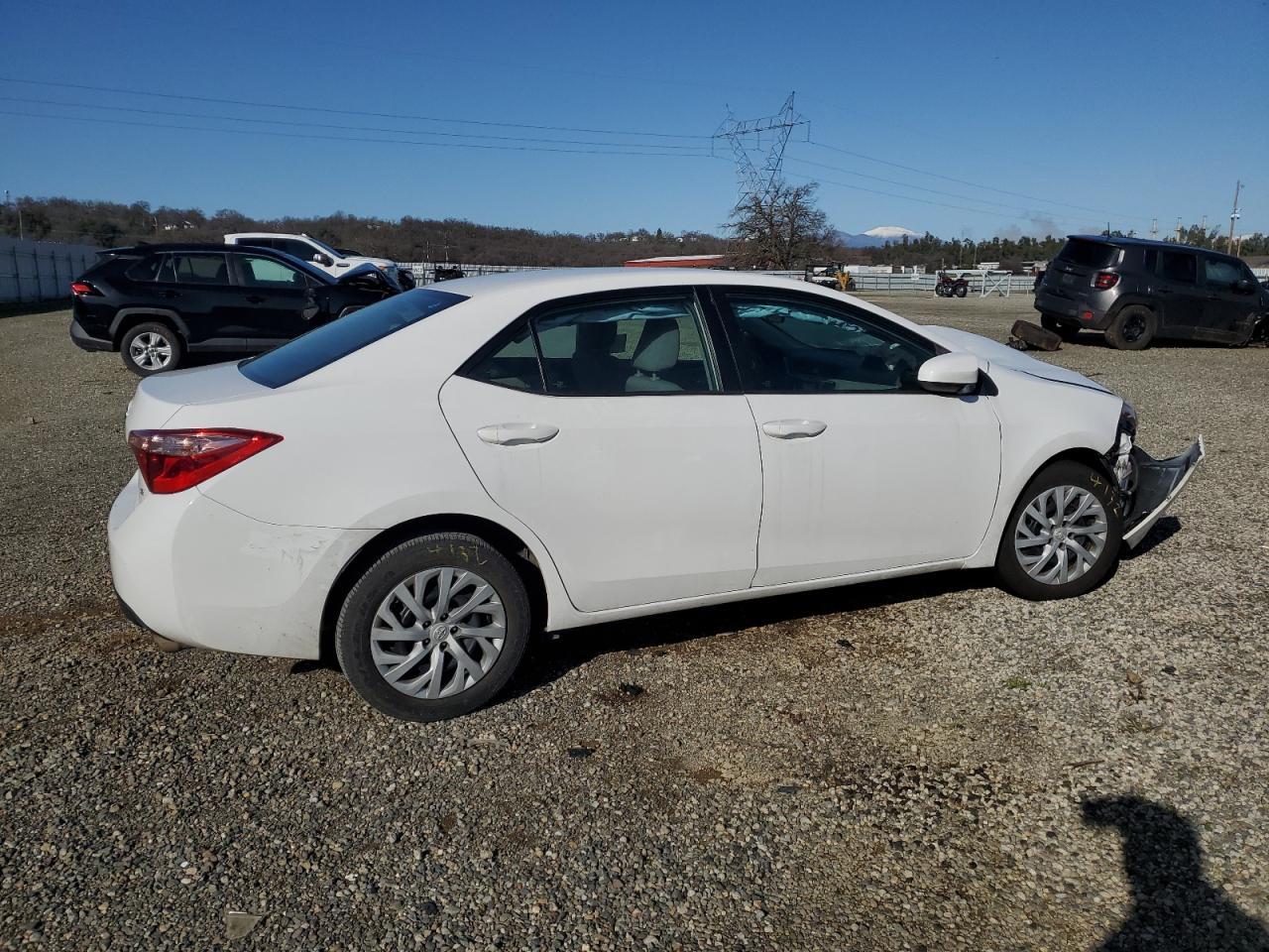 2019 TOYOTA COROLLA L - Фото 3