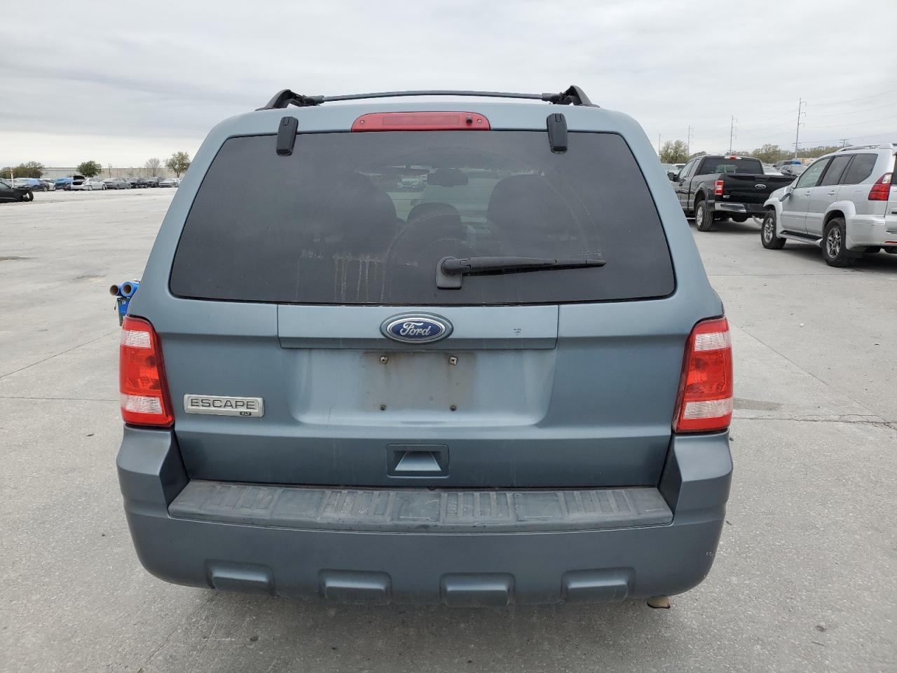 2010 FORD ESCAPE XLT - Image 6