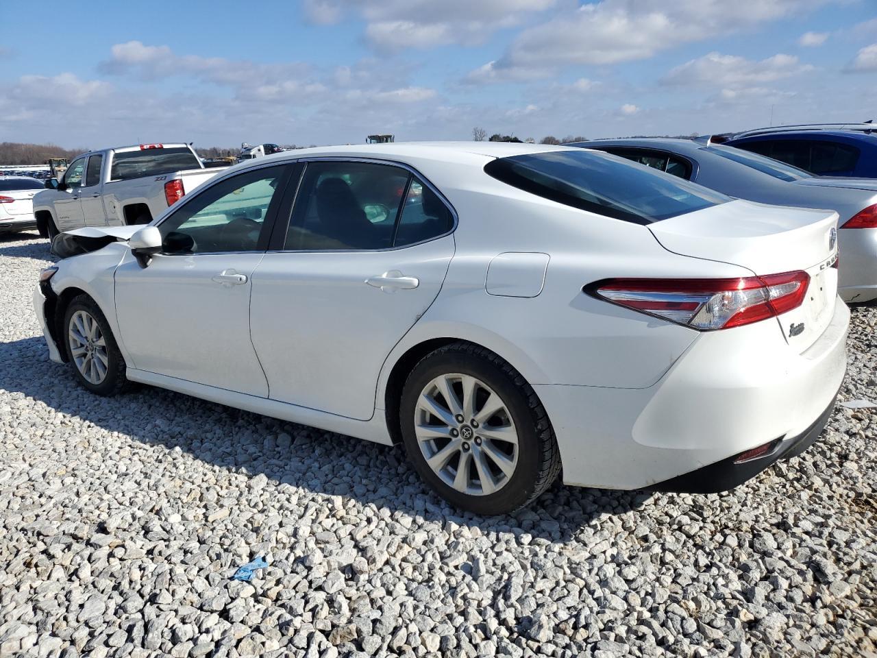 2018 TOYOTA CAMRY L - Фото 2