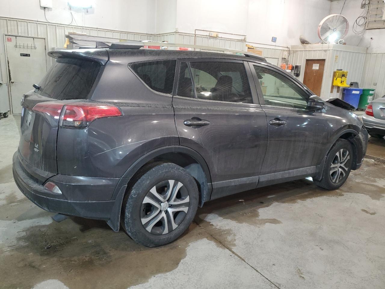 2018 TOYOTA RAV4 LE - Image 3