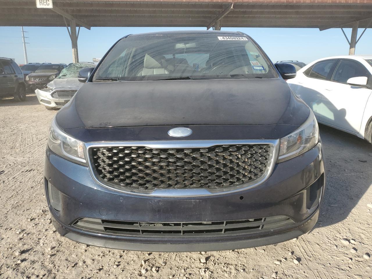 2017 KIA SEDONA LX - Image 5