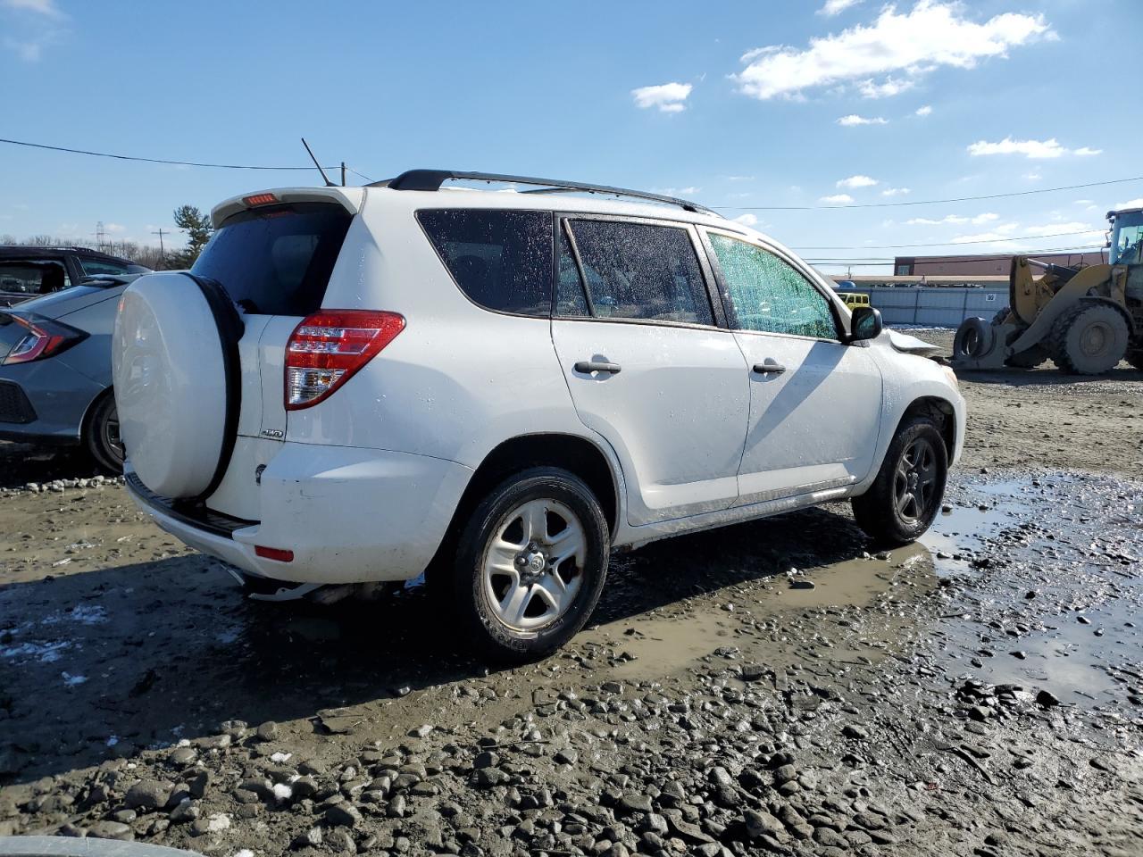 2011 TOYOTA RAV4 - Image 3