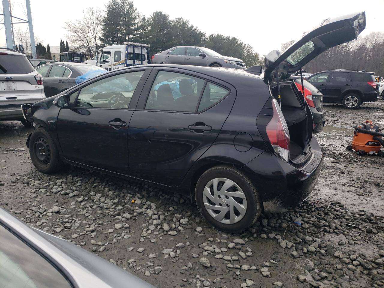 2015 TOYOTA PRIUS C - Image 2