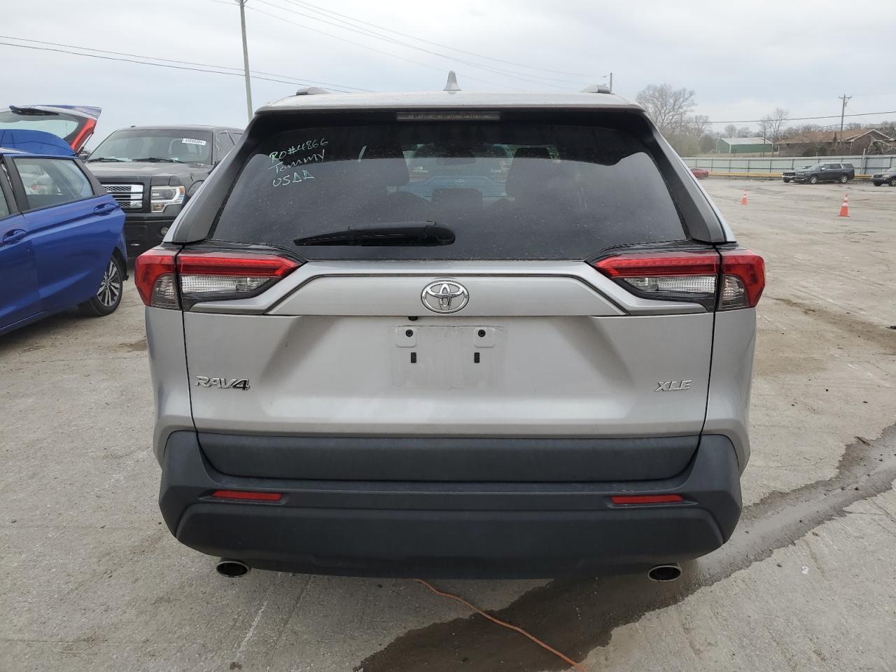 2020 TOYOTA RAV4 XLE - Image 6