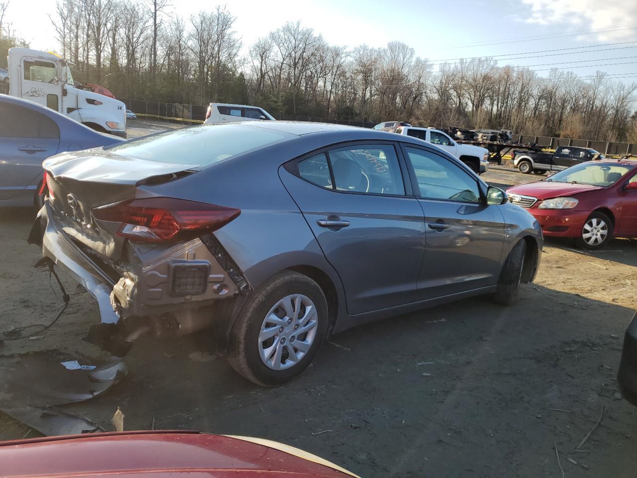 2019 HYUNDAI ELANTRA SE - Фото 3