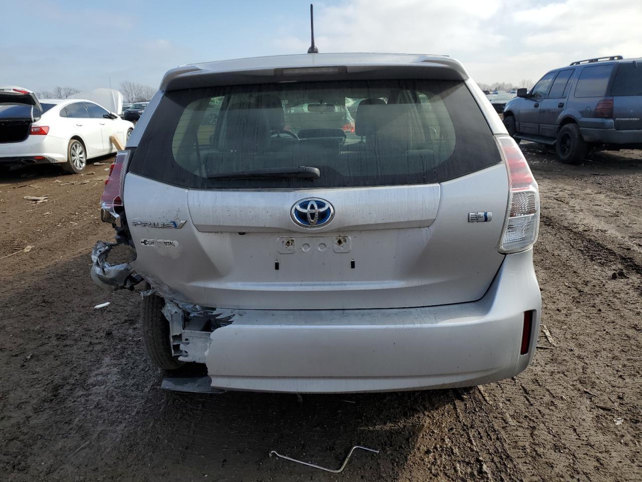 2016 TOYOTA PRIUS V - Image 6