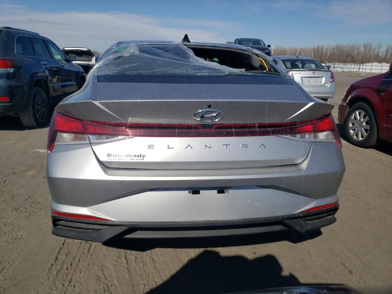 2022 HYUNDAI ELANTRA SE - Фото 6