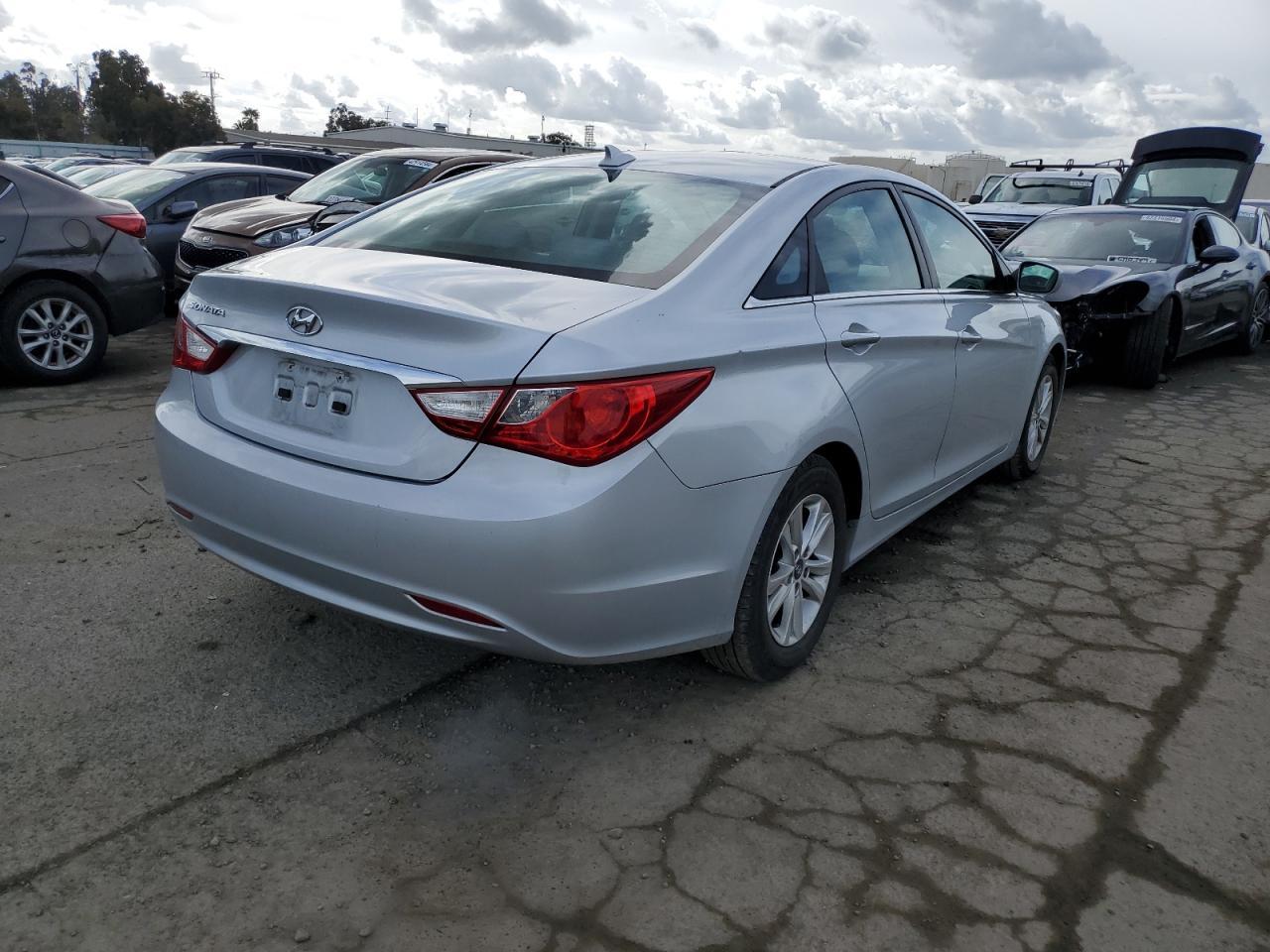 2013 HYUNDAI SONATA GLS - Image 3