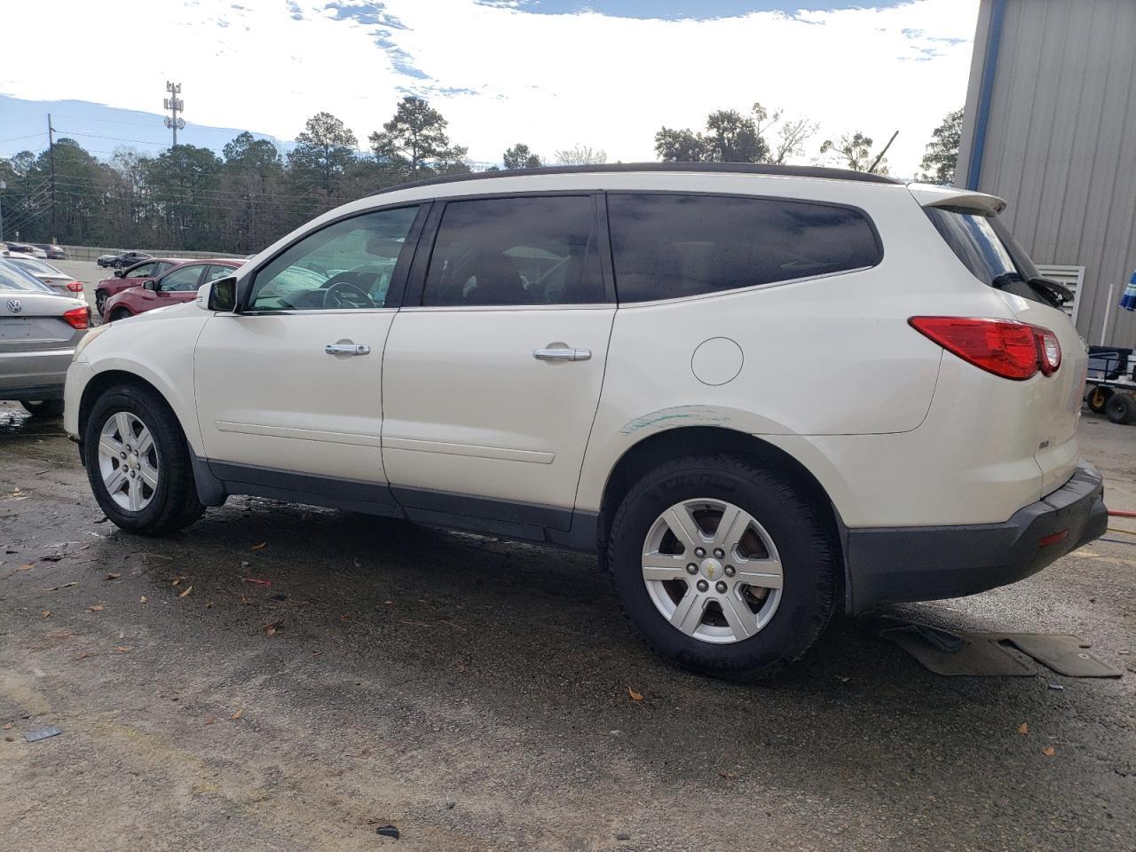 2012 CHEVROLET TRAVERSE L - Image 2