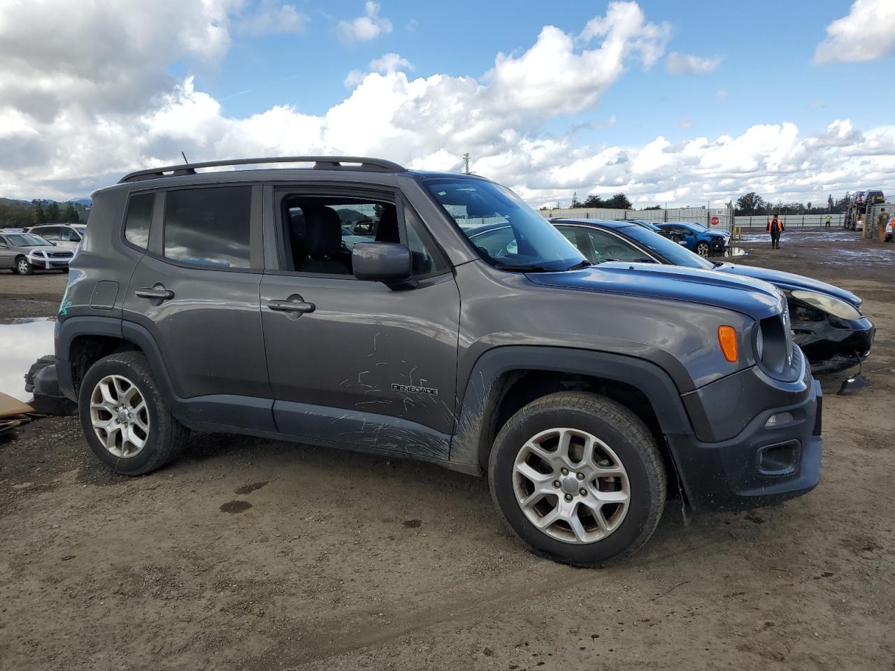 2017 JEEP RENEGADE L - Image 4