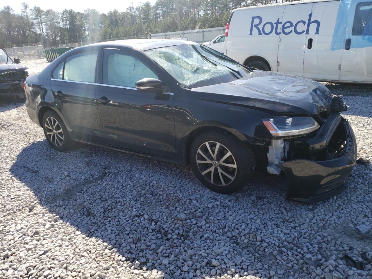 2017 VOLKSWAGEN JETTA SE - Image 4