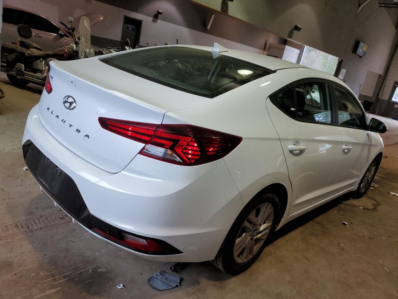 2019 HYUNDAI ELANTRA SE - Image 3