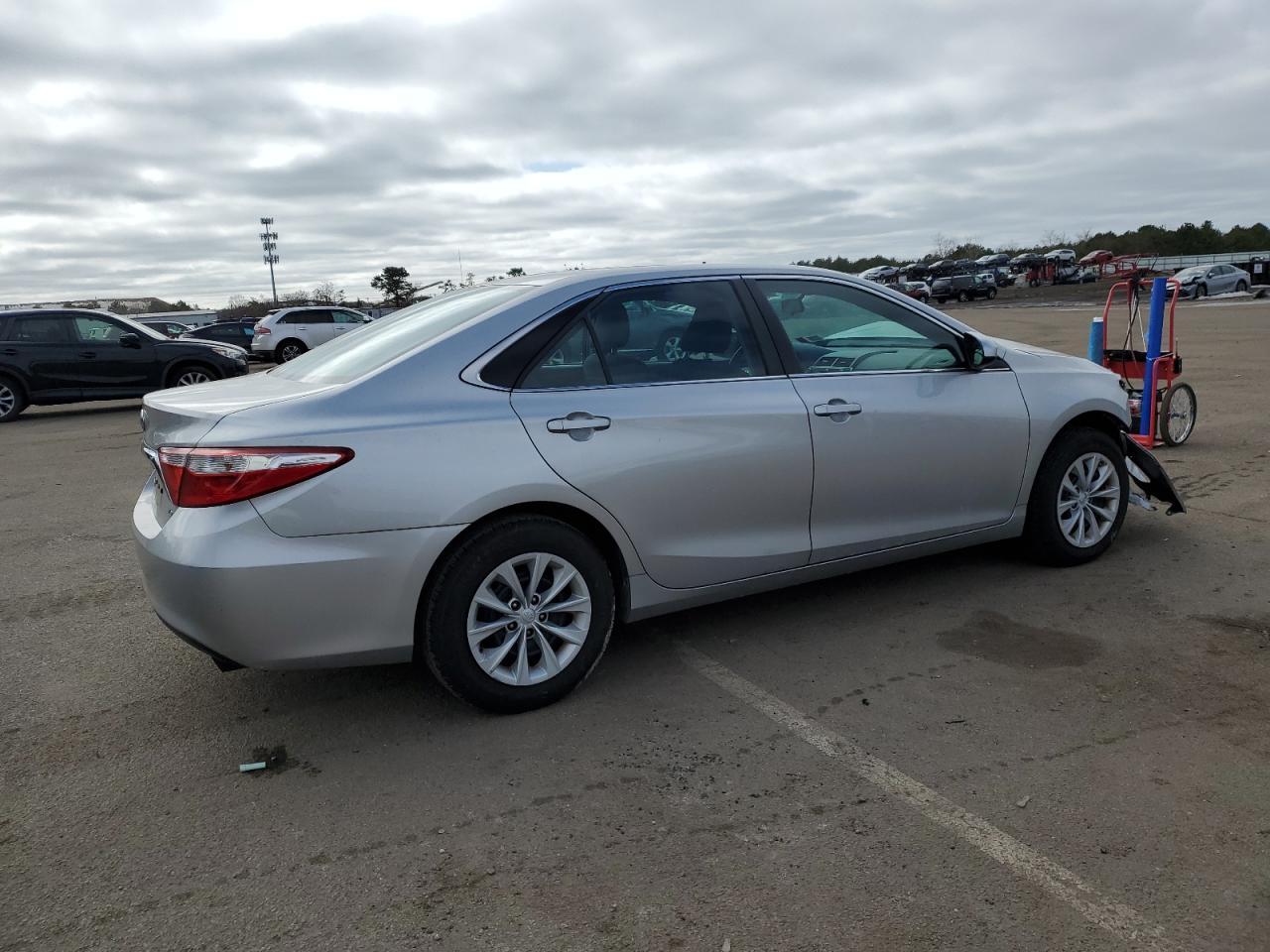 2015 TOYOTA CAMRY LE - Фото 3