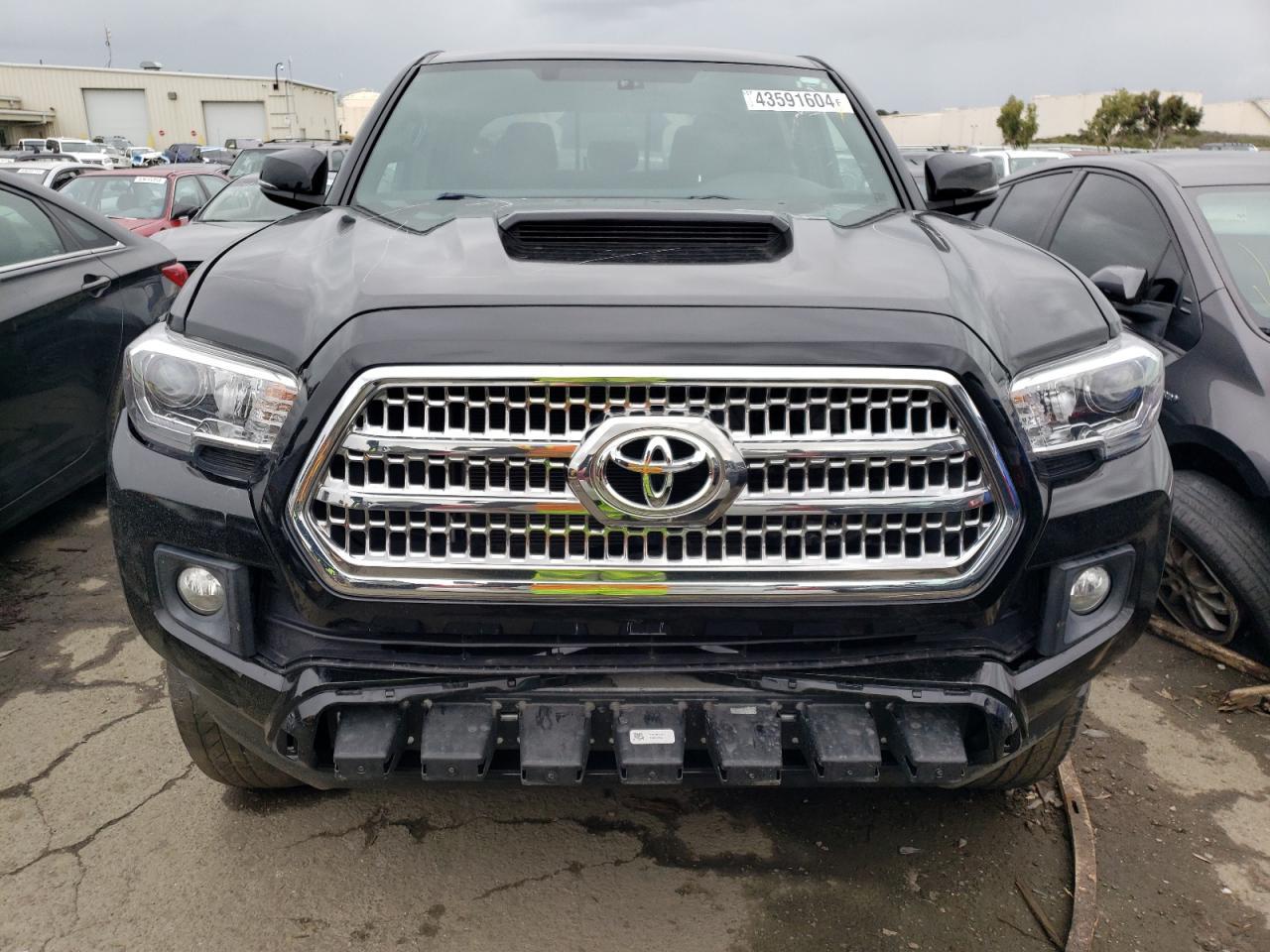 2017 TOYOTA TACOMA DOU - Фото 5