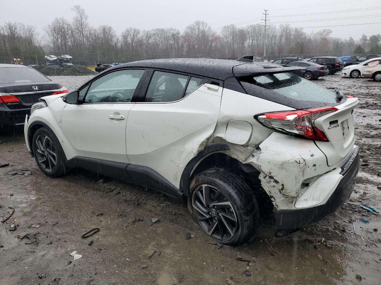 2021 TOYOTA C-HR XLE - Фото 2