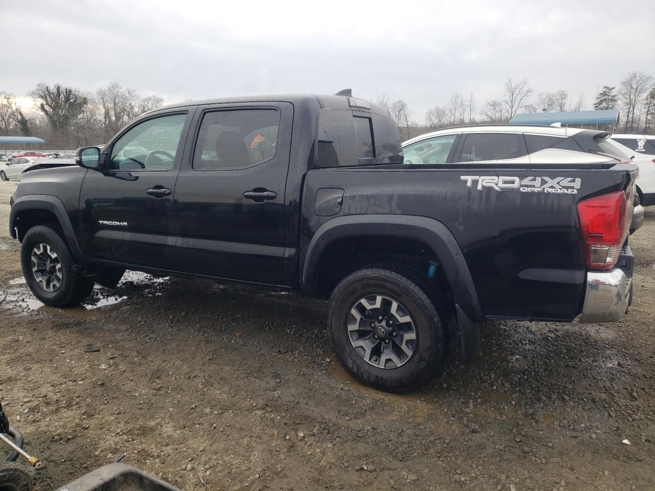 2017 TOYOTA TACOMA DOU - Фото 2