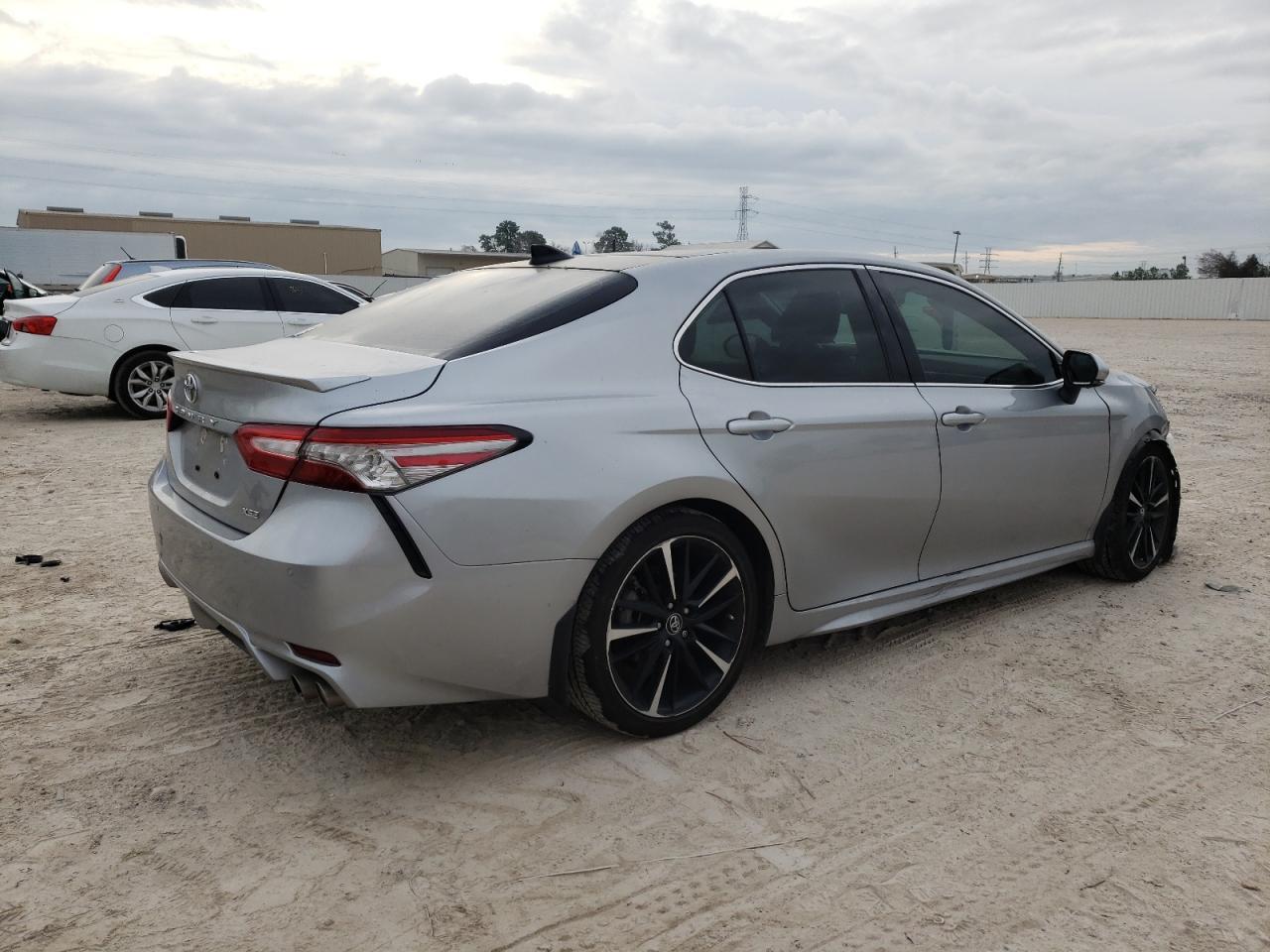 2019 TOYOTA CAMRY XSE - Фото 3