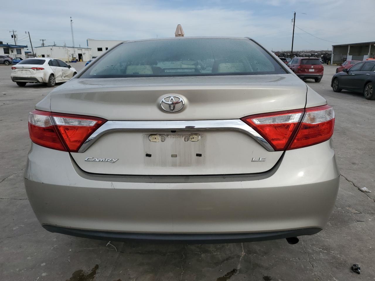 2016 TOYOTA CAMRY LE - Фото 6