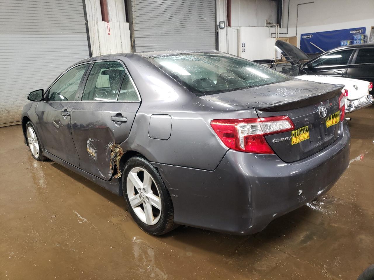 2014 TOYOTA CAMRY L - Фото 2