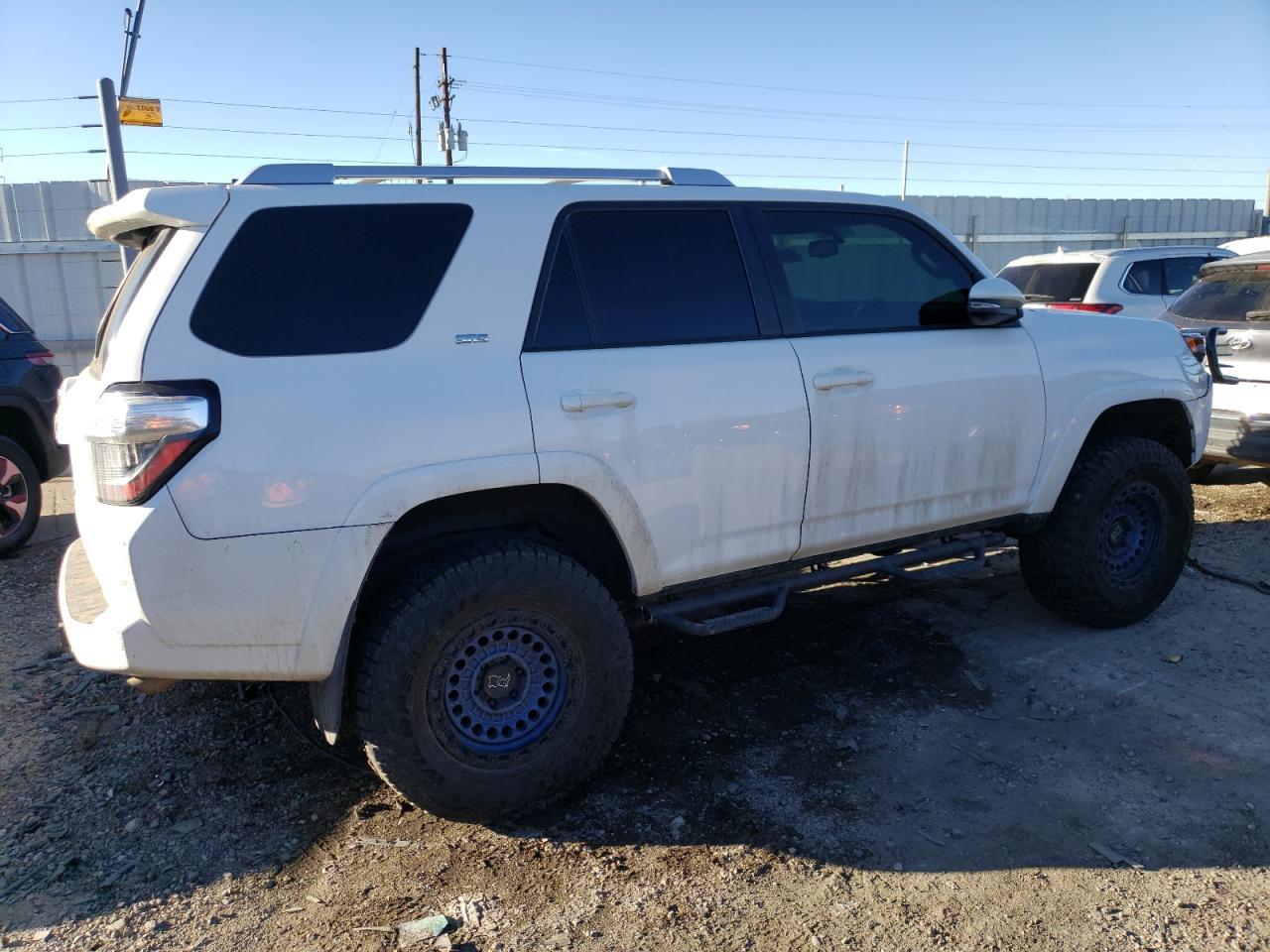 2017 TOYOTA 4RUNNER SR - Image 3