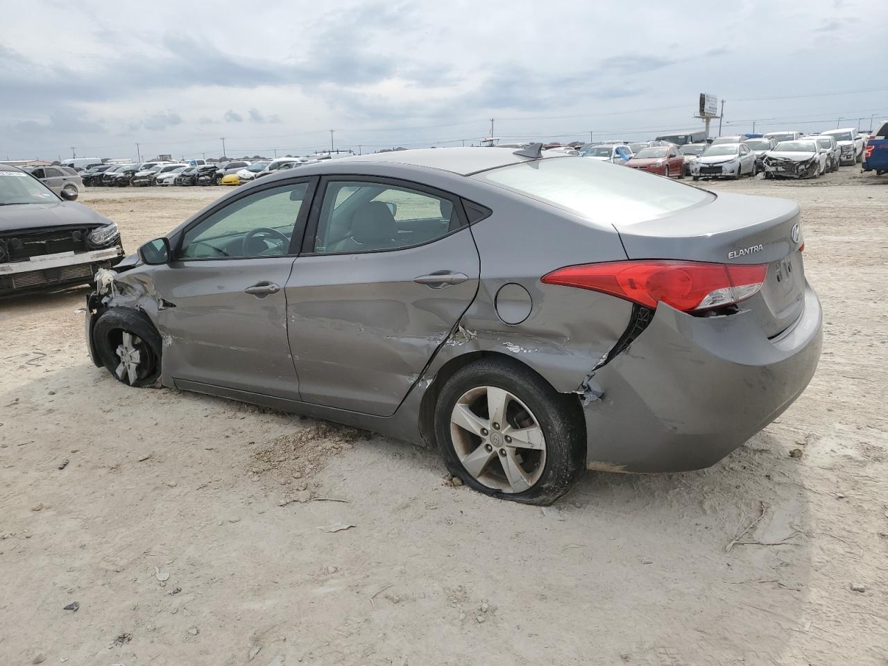 2013 HYUNDAI ELANTRA GL - Image 2