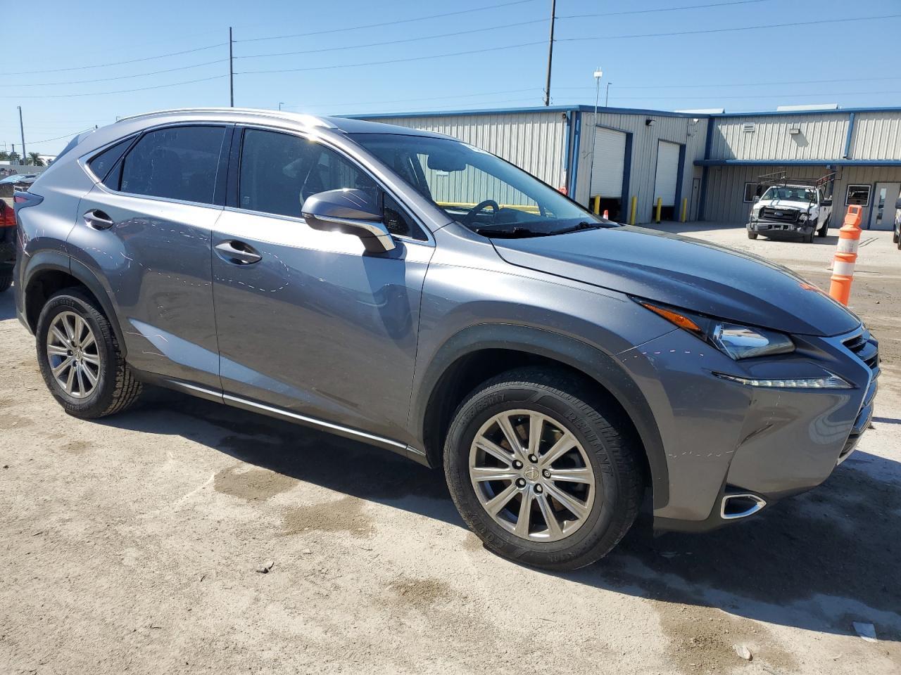 2017 LEXUS NX 200T BA - Фото 4