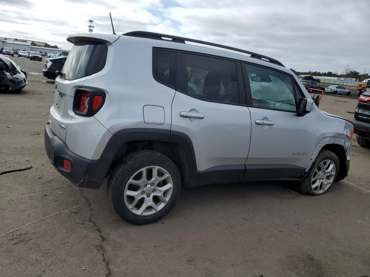 2018 JEEP RENEGADE L - Image 3