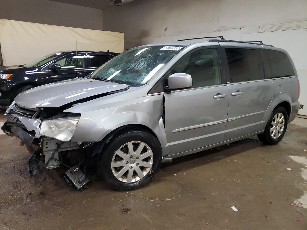2014 CHRYSLER TOWN & COU