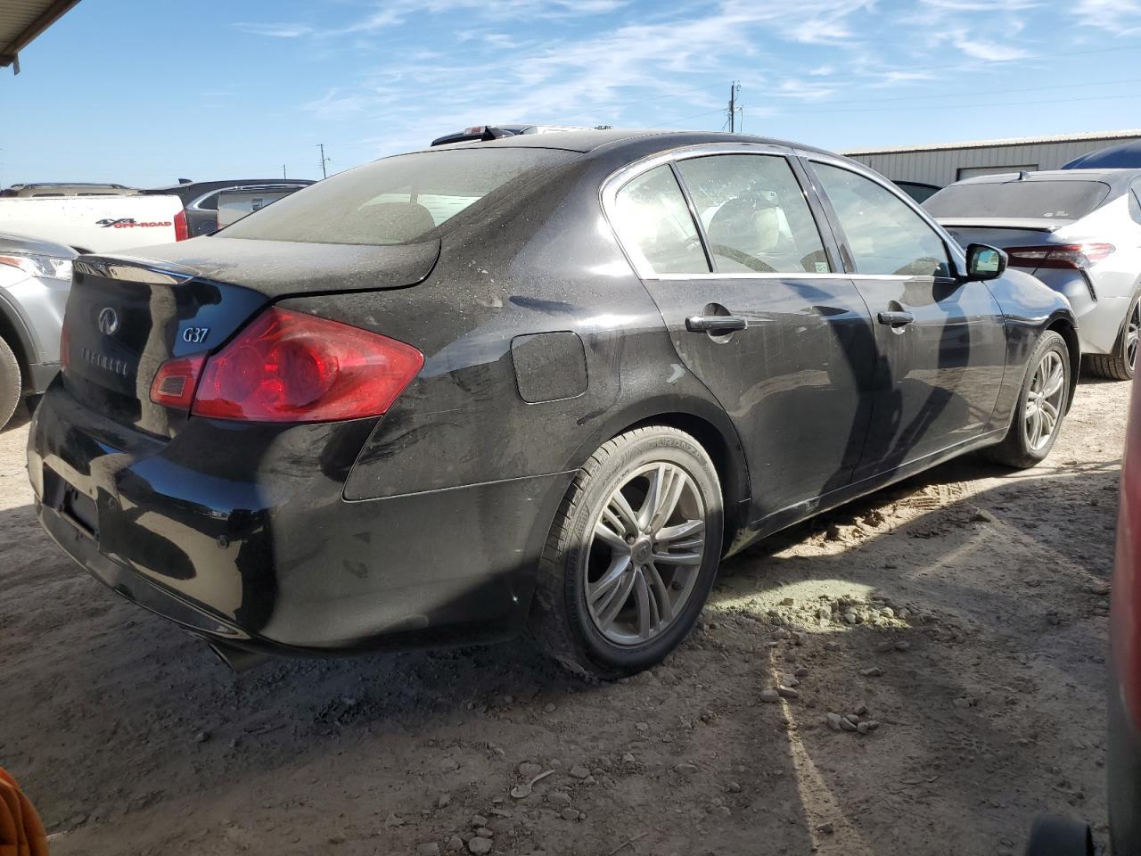 2011 INFINITI G37 BASE - Image 3